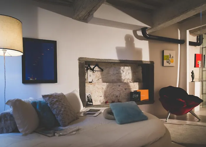 Art Gallery - Tuscany - Medieval Town Close To Florence, Pisa, Lucca, Chianti Zone, Versilia *