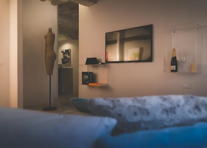 Art Gallery - Tuscany - Medieval Town Close To Florence, Pisa, Lucca, Chianti Zone, Versilia *