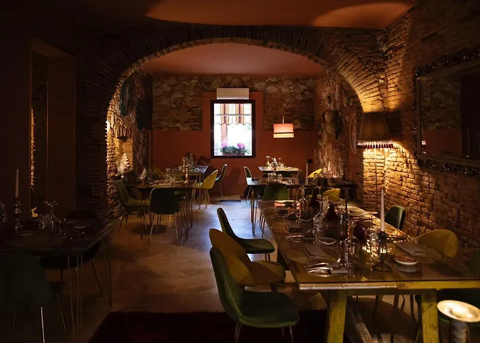 Art Gallery - Tuscany - Medieval Town Close To Florence, Pisa, Lucca, Chianti Zone, Versilia *